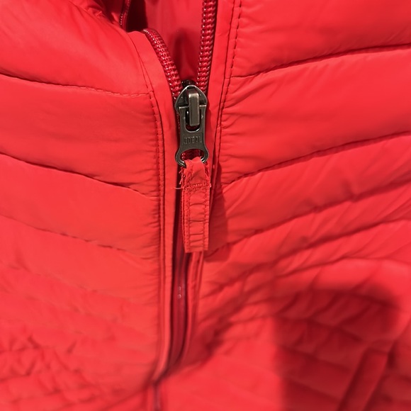 Orange puffer vest - Picture 3 of 5